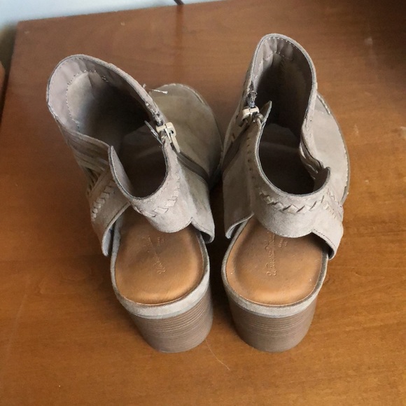 Universal Thread stack shoes - Picture 3 of 4